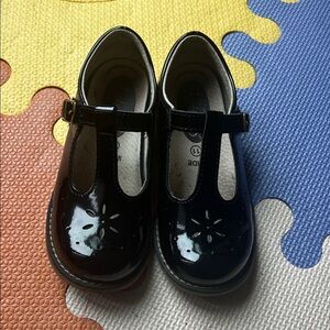 FootMates Black Patent Mary Jane Shoes
